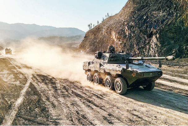 陆军某旅开展驾驶训练