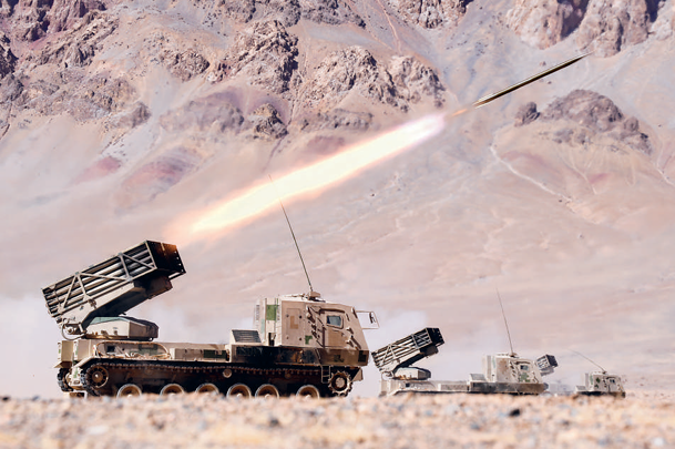 陆军某旅组织实弹射击