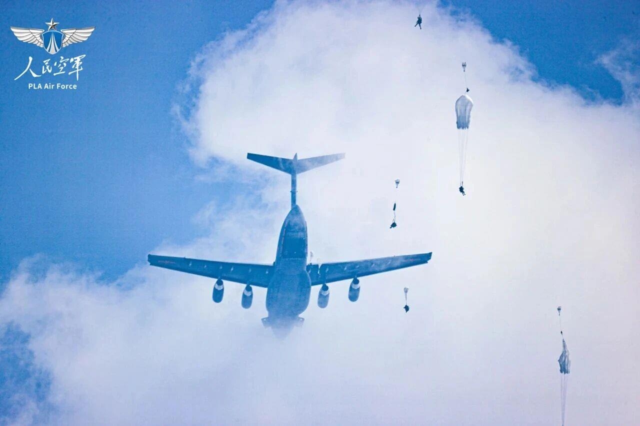 致敬中国空降兵！一组大片感受76年热血征途