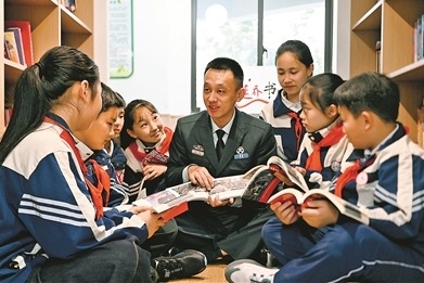 安庆：军地携手沐书香