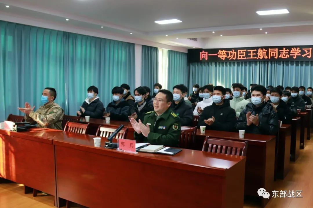 ▲2月1日，濉溪县人武部组织35名预征大学毕业生新兵聆听王航的事迹报告，激励他们向王航学习，争当强军标兵。