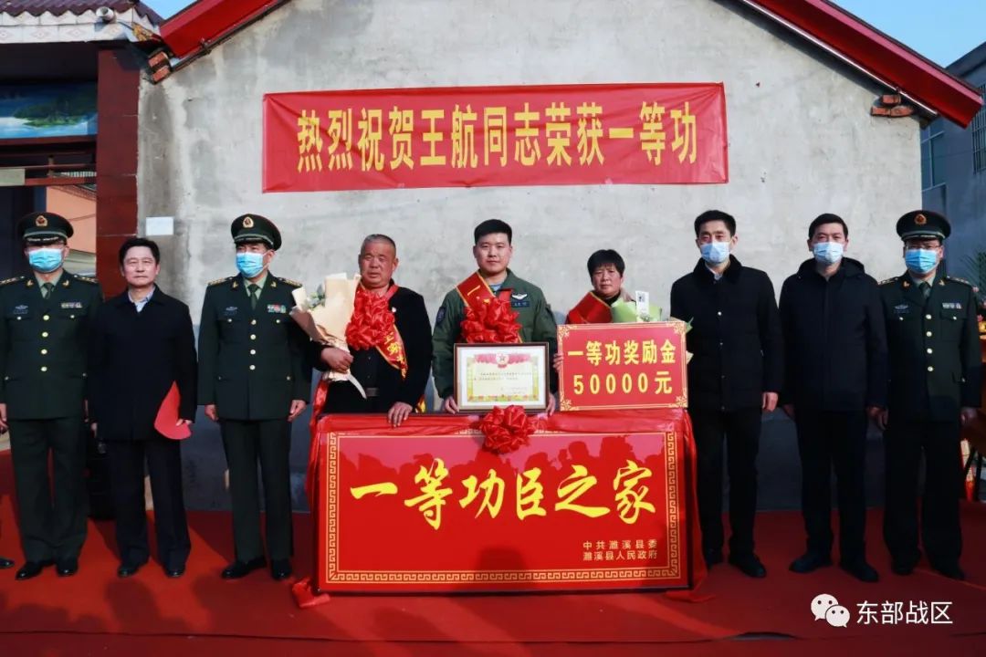 ▲瞧，一等功臣之家多荣耀。