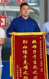 蚌埠退伍军人陈四辈危急时刻救下落水母子