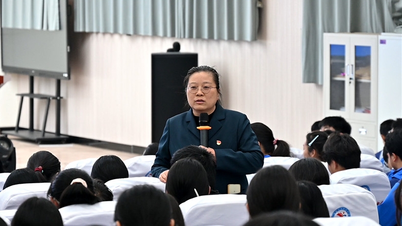 道德模范走进校园 以案共筑安全防线